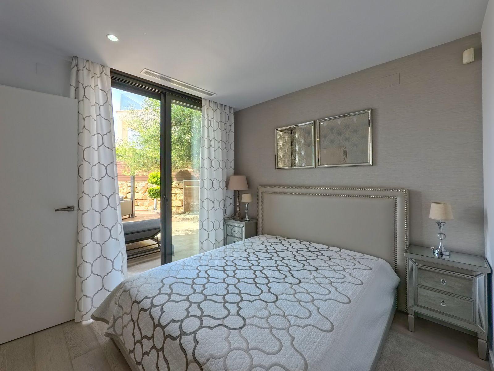 Chalet zu verkaufen in Finestrat, Sierra Cortina: 4 Schlafzimmer, privates Schwimmbad.