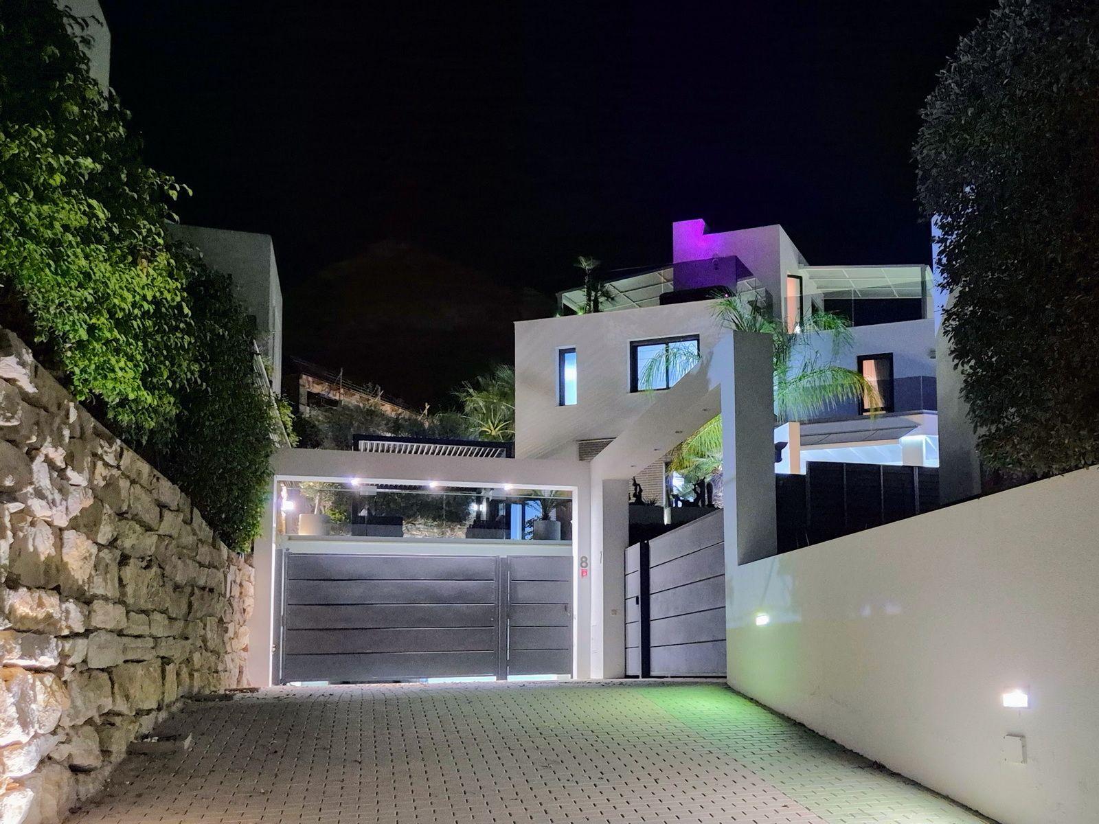 Chalet zu verkaufen in Finestrat, Sierra Cortina: 4 Schlafzimmer, privates Schwimmbad.
