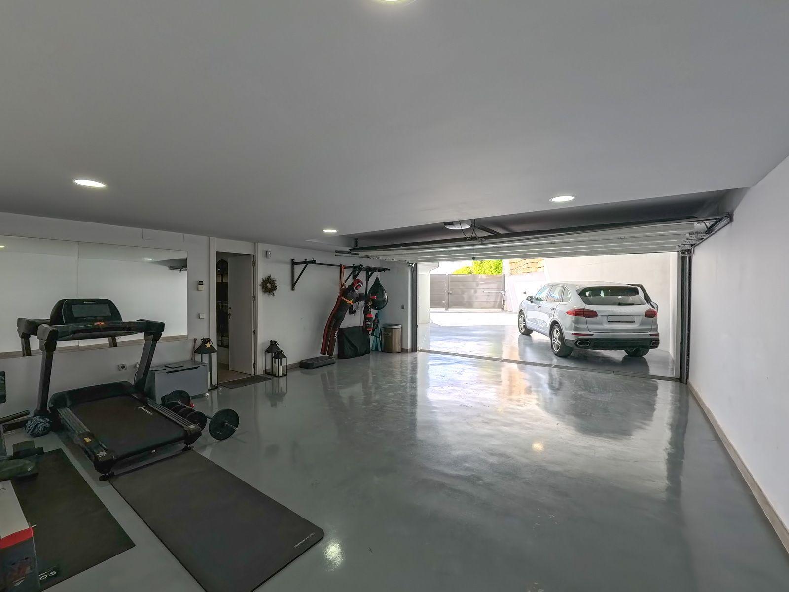 Chalet zu verkaufen in Finestrat, Sierra Cortina: 4 Schlafzimmer, privates Schwimmbad.