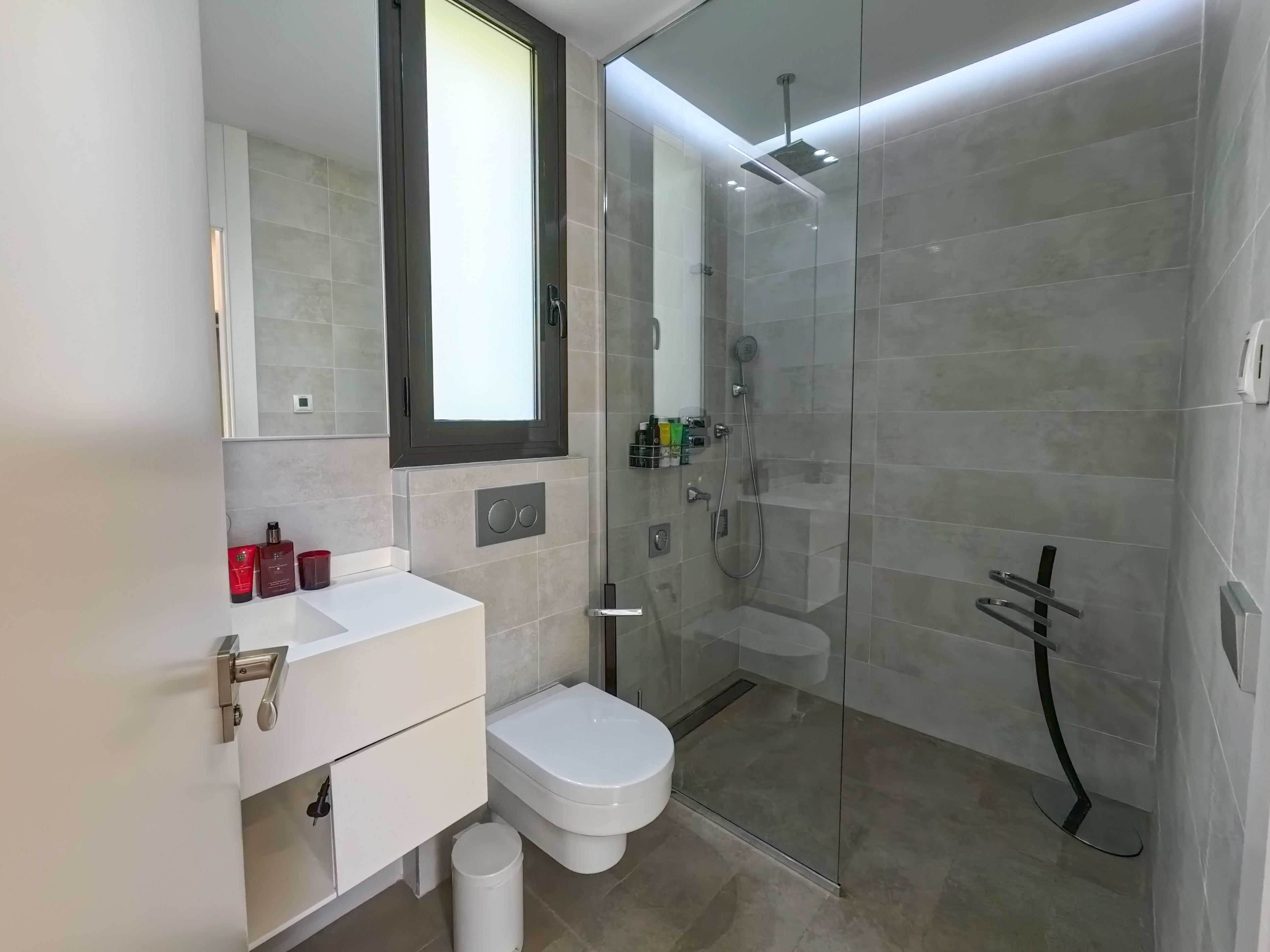 Chalet zu verkaufen in Finestrat, Sierra Cortina: 4 Schlafzimmer, privates Schwimmbad.