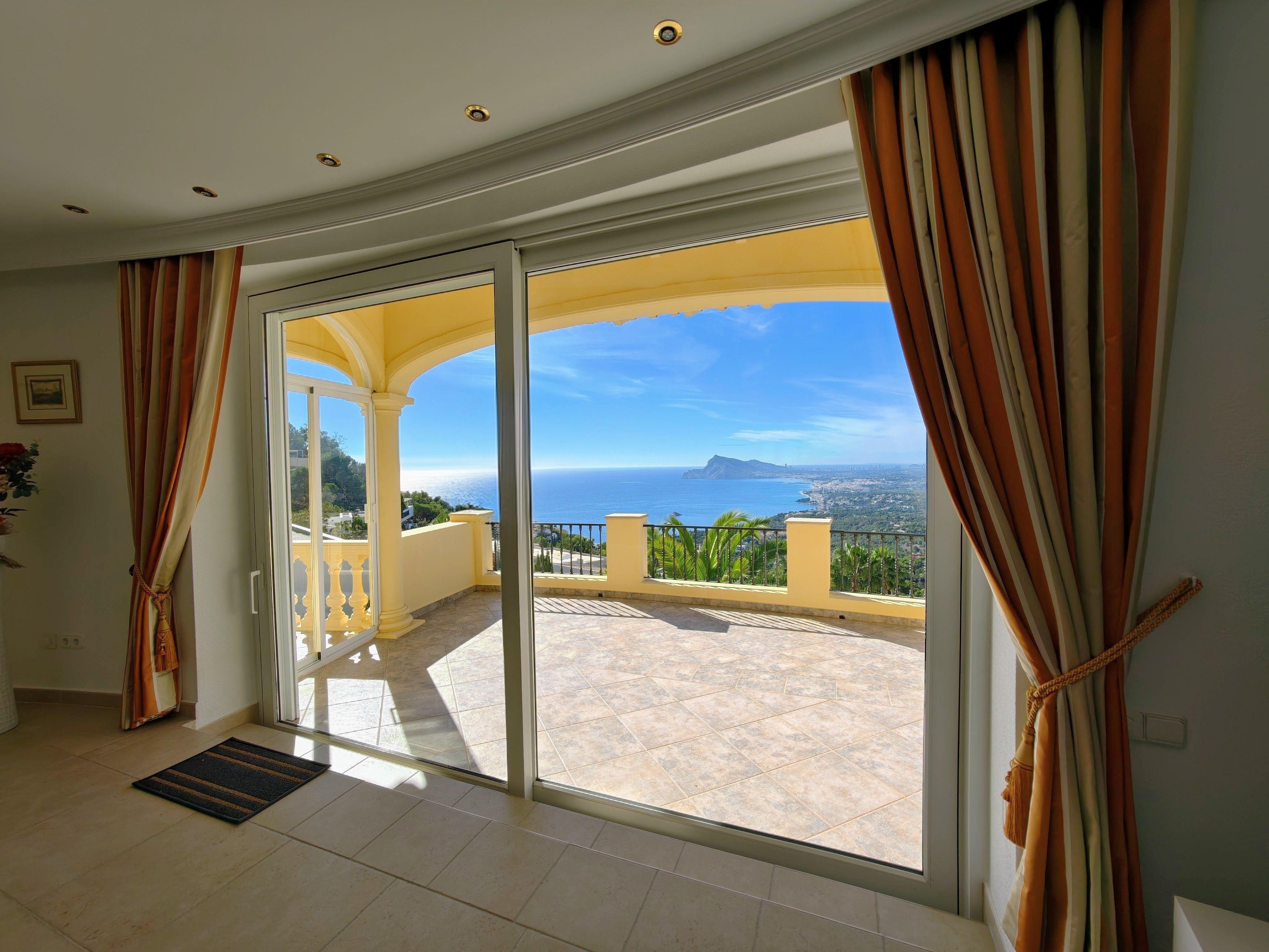 Chalet à vendre à Altea Hills : 5 chambres et piscine intérieure.