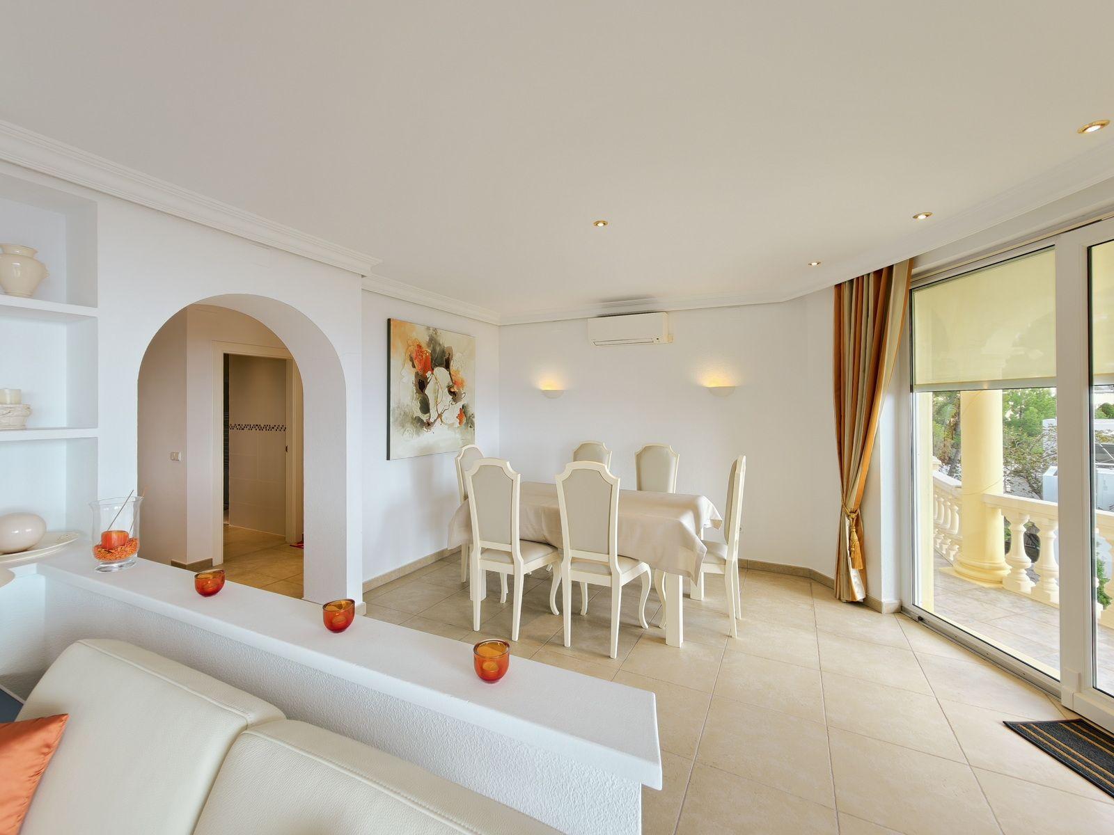Chalet à vendre à Altea Hills : 5 chambres et piscine intérieure.