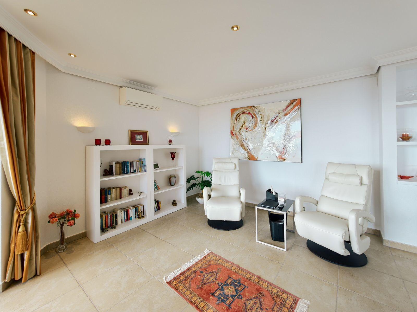 Chalet à vendre à Altea Hills : 5 chambres et piscine intérieure.