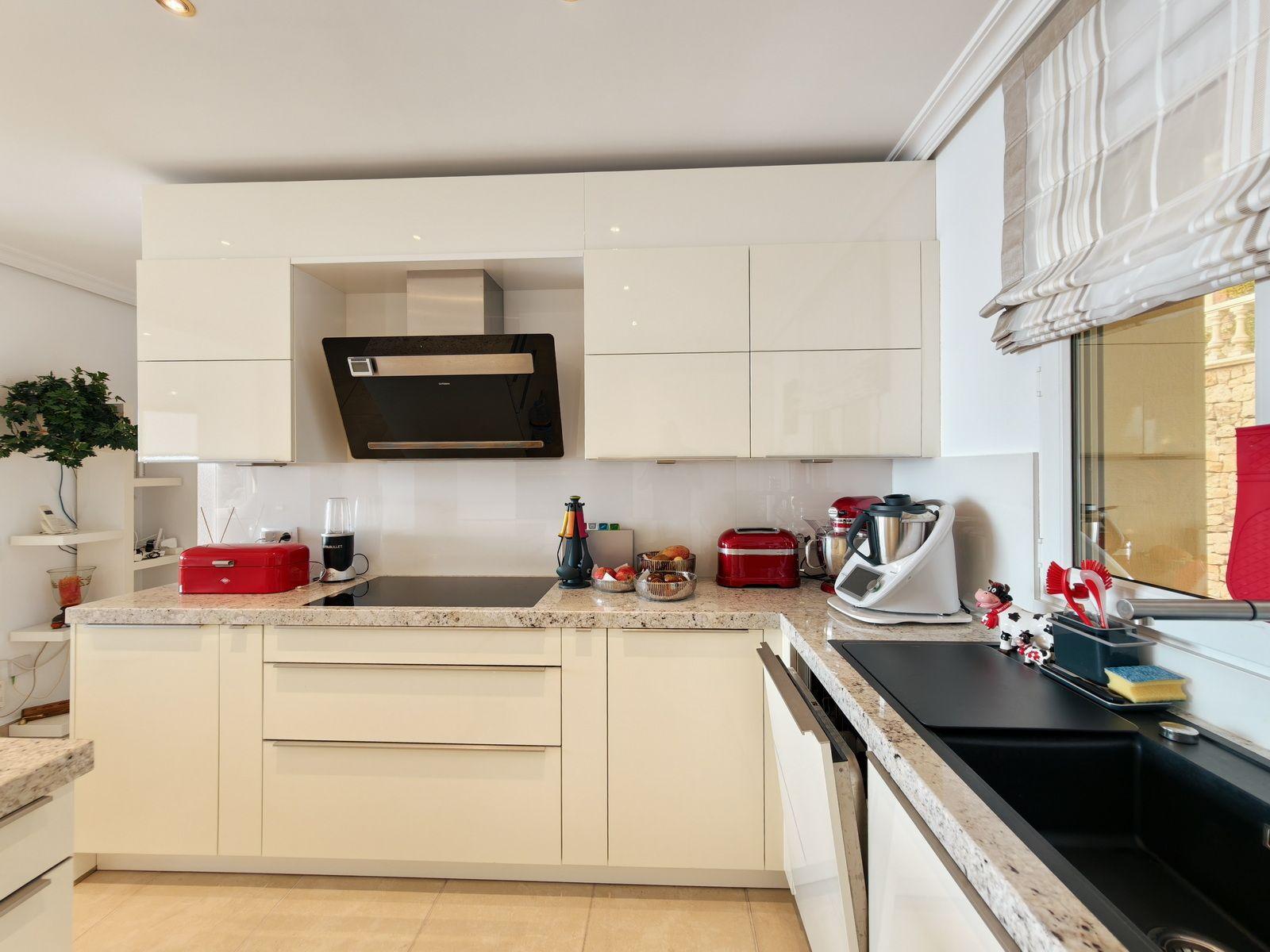 Chalet à vendre à Altea Hills : 5 chambres et piscine intérieure.
