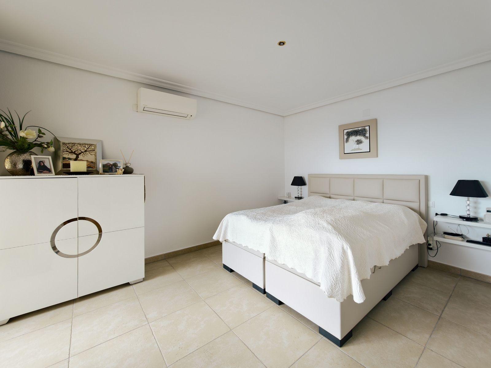 Chalet à vendre à Altea Hills : 5 chambres et piscine intérieure.