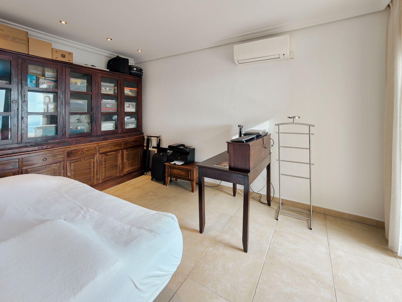 Chalet à vendre à Altea Hills : 5 chambres et piscine intérieure.