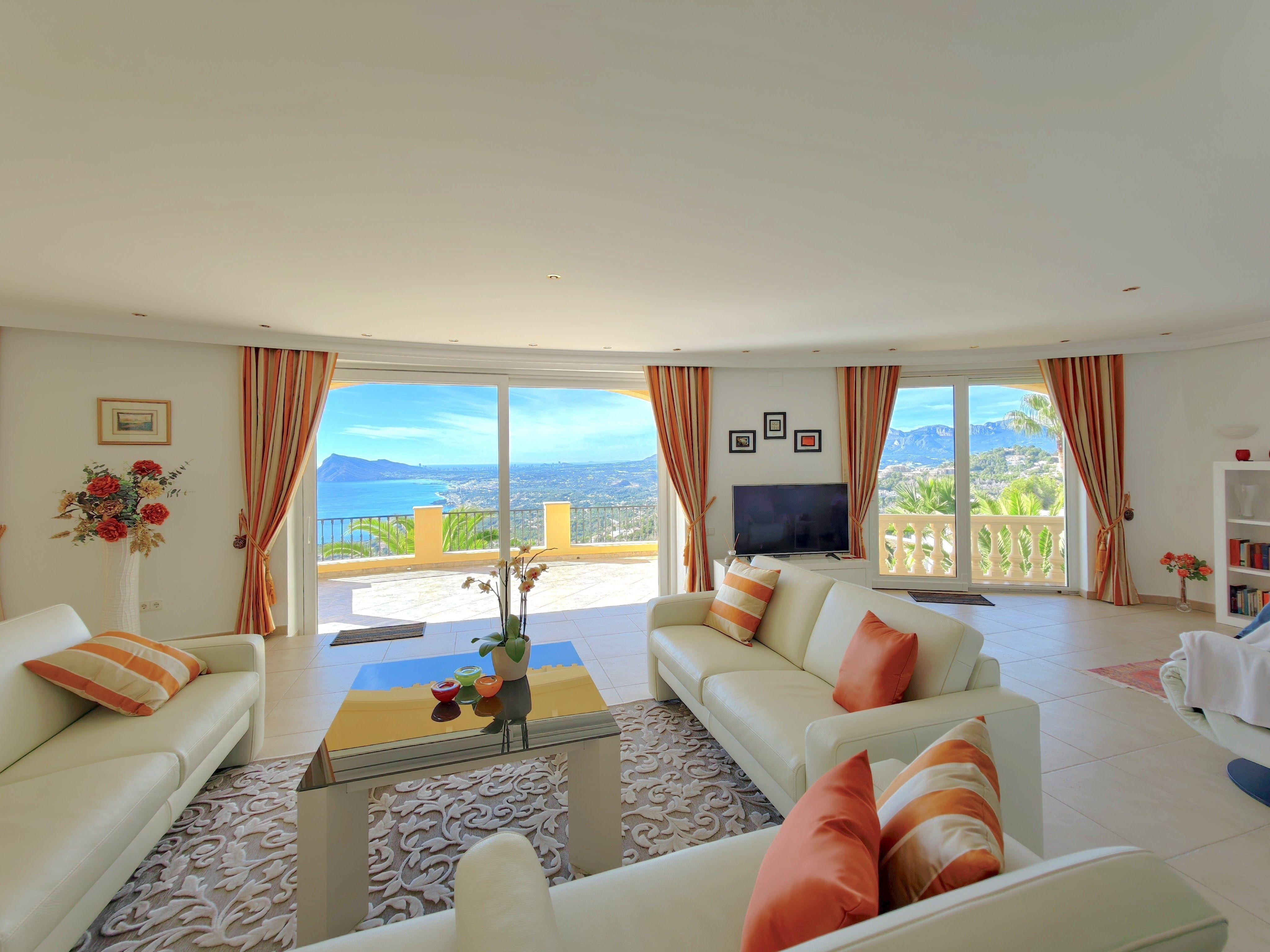 Chalet à vendre à Altea Hills : 5 chambres et piscine intérieure.