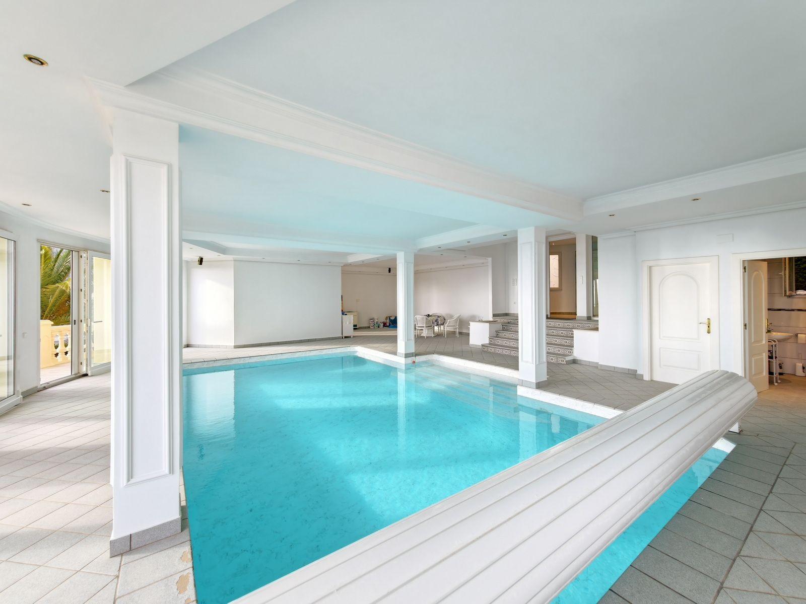 Chalet à vendre à Altea Hills : 5 chambres et piscine intérieure.