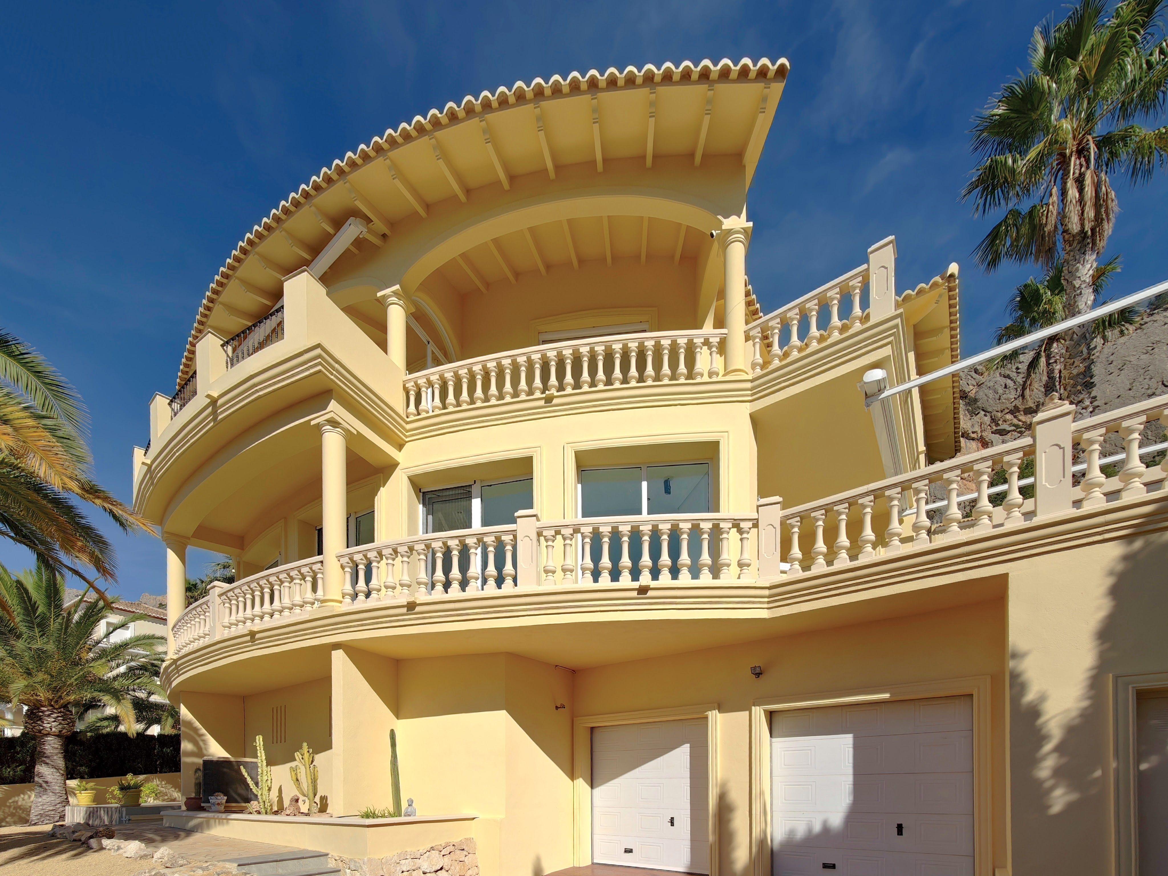 Chalet à vendre à Altea Hills : 5 chambres et piscine intérieure.