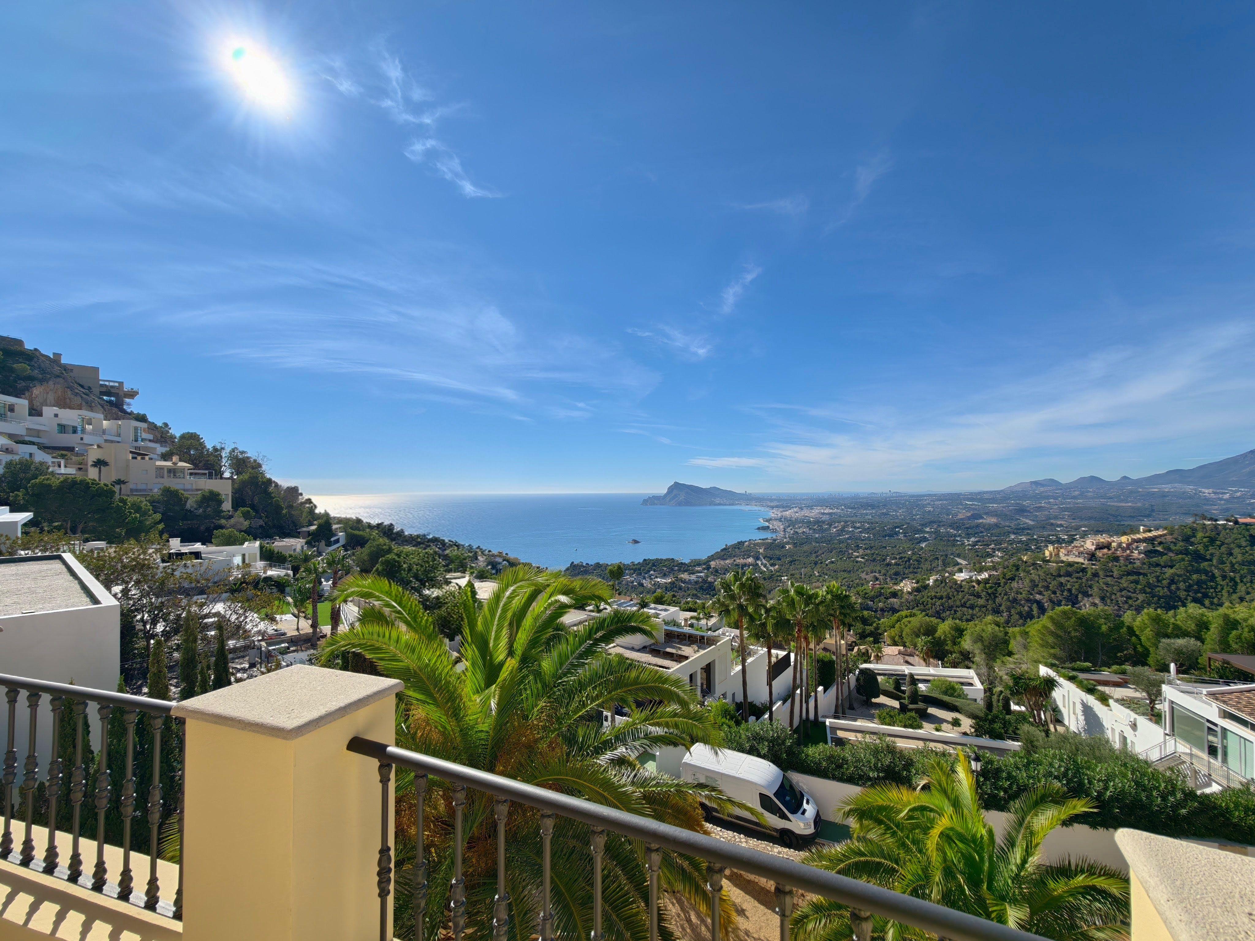 Chalet à vendre à Altea Hills : 5 chambres et piscine intérieure.