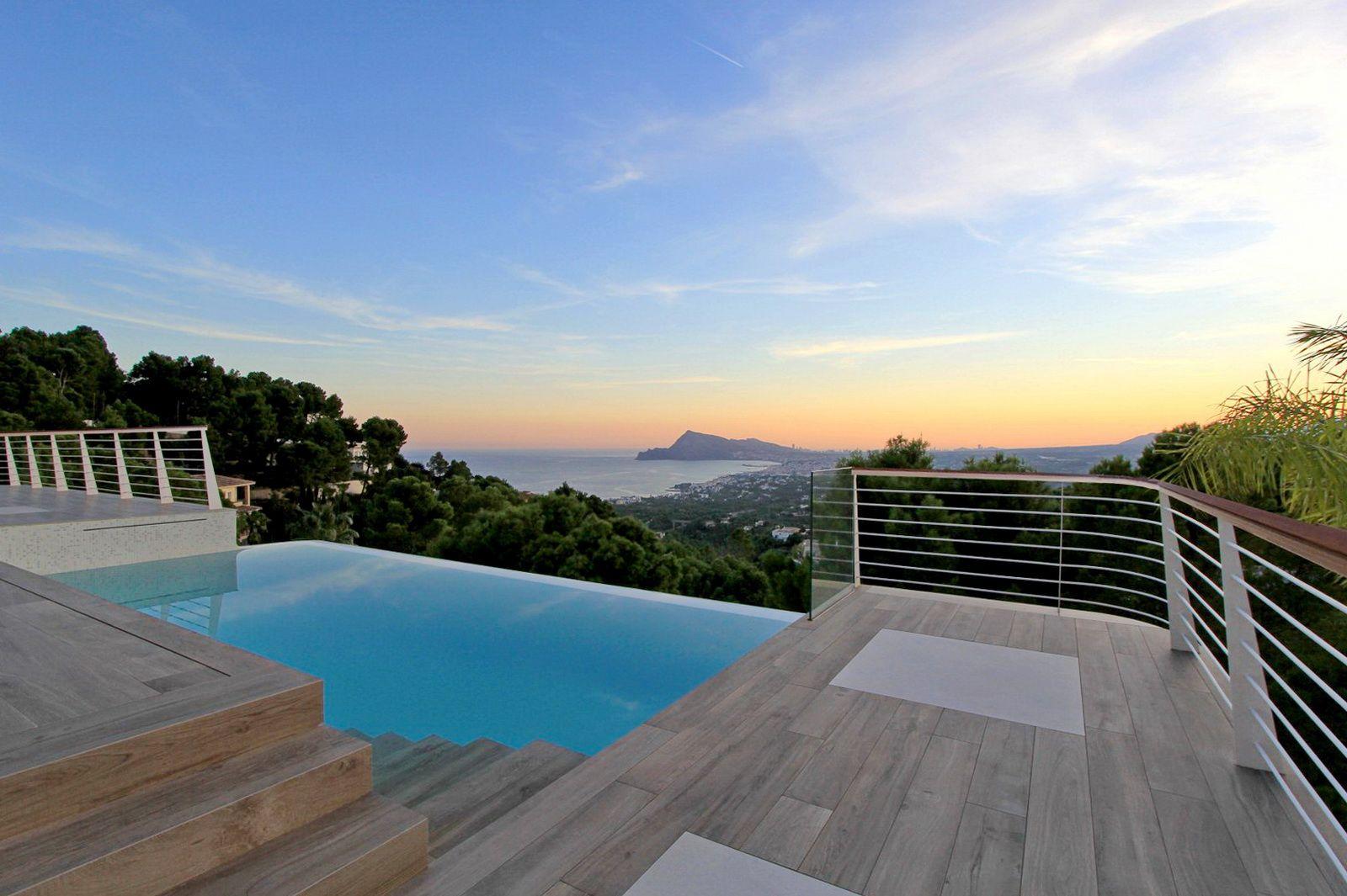 Chalet à vendre à Sierra de Altea avec 3 chambres et piscine à débordement.