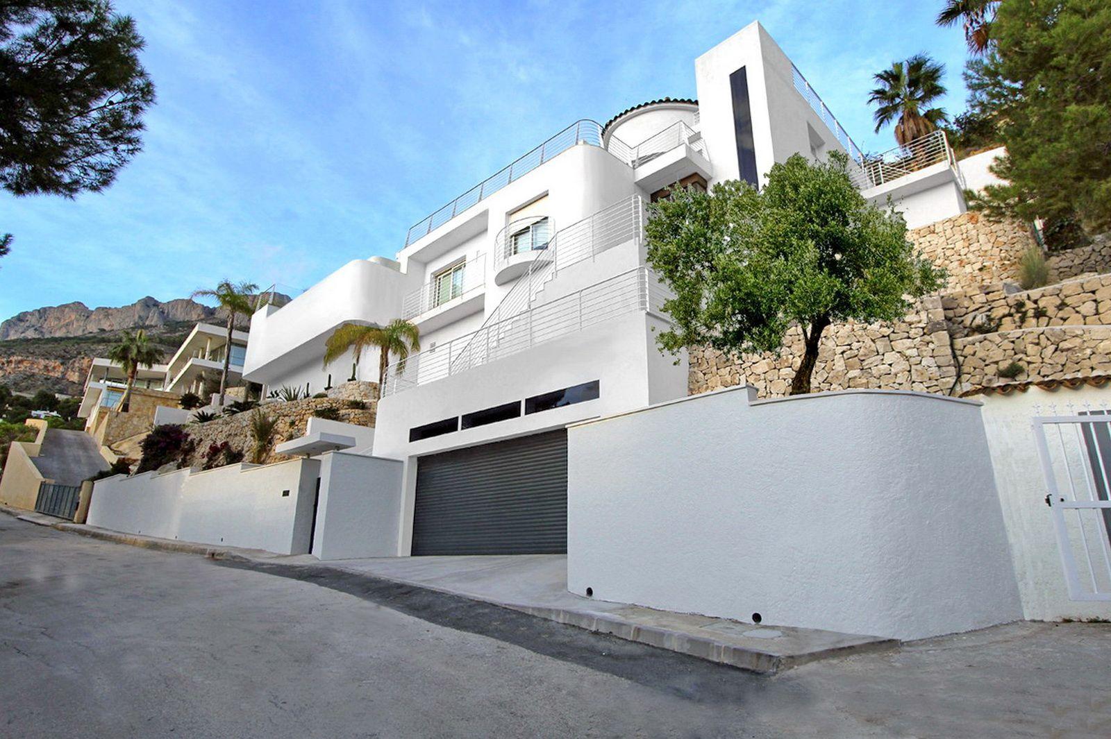 Chalet à vendre à Sierra de Altea avec 3 chambres et piscine à débordement.