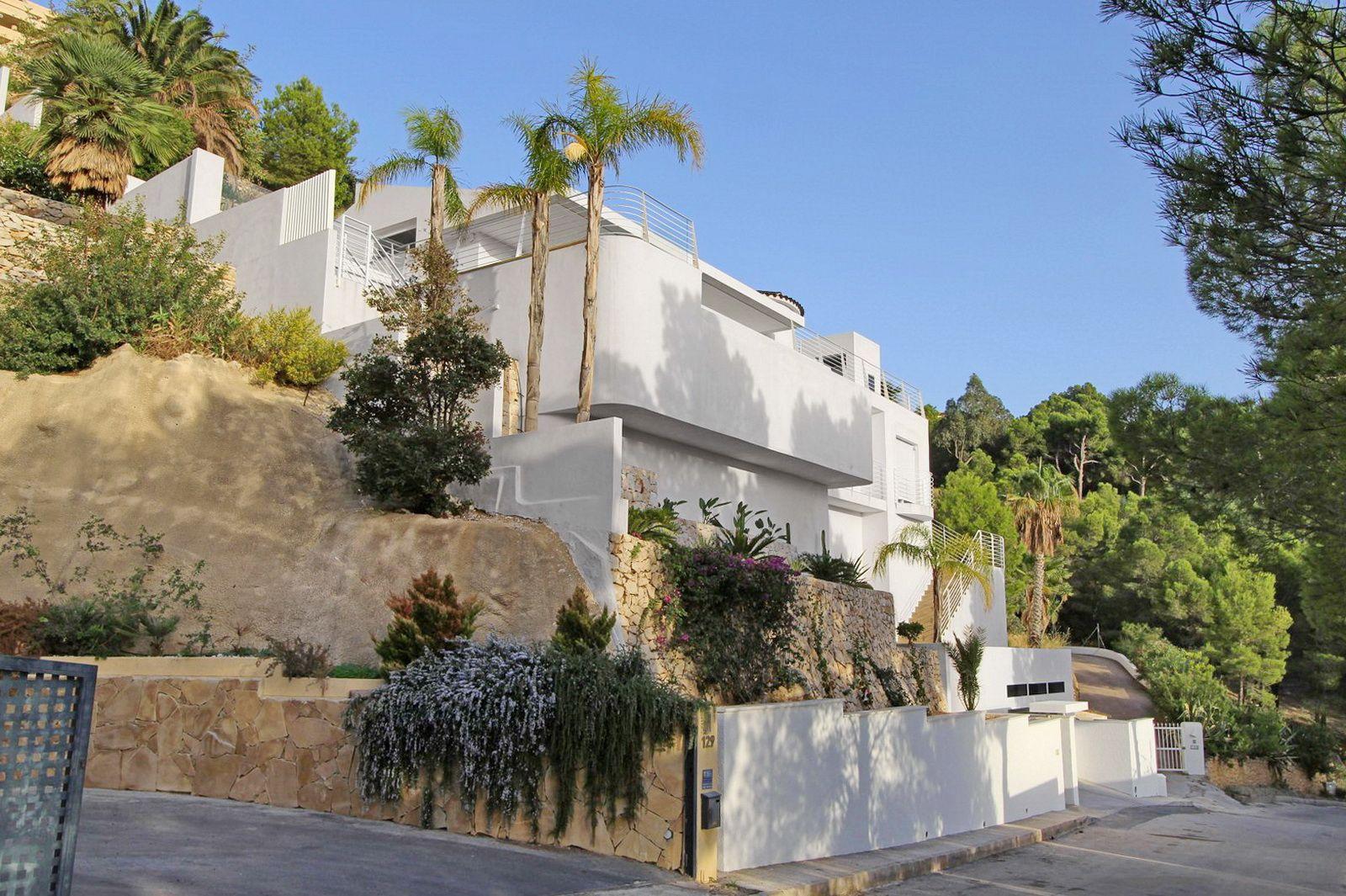 Chalet à vendre à Sierra de Altea avec 3 chambres et piscine à débordement.