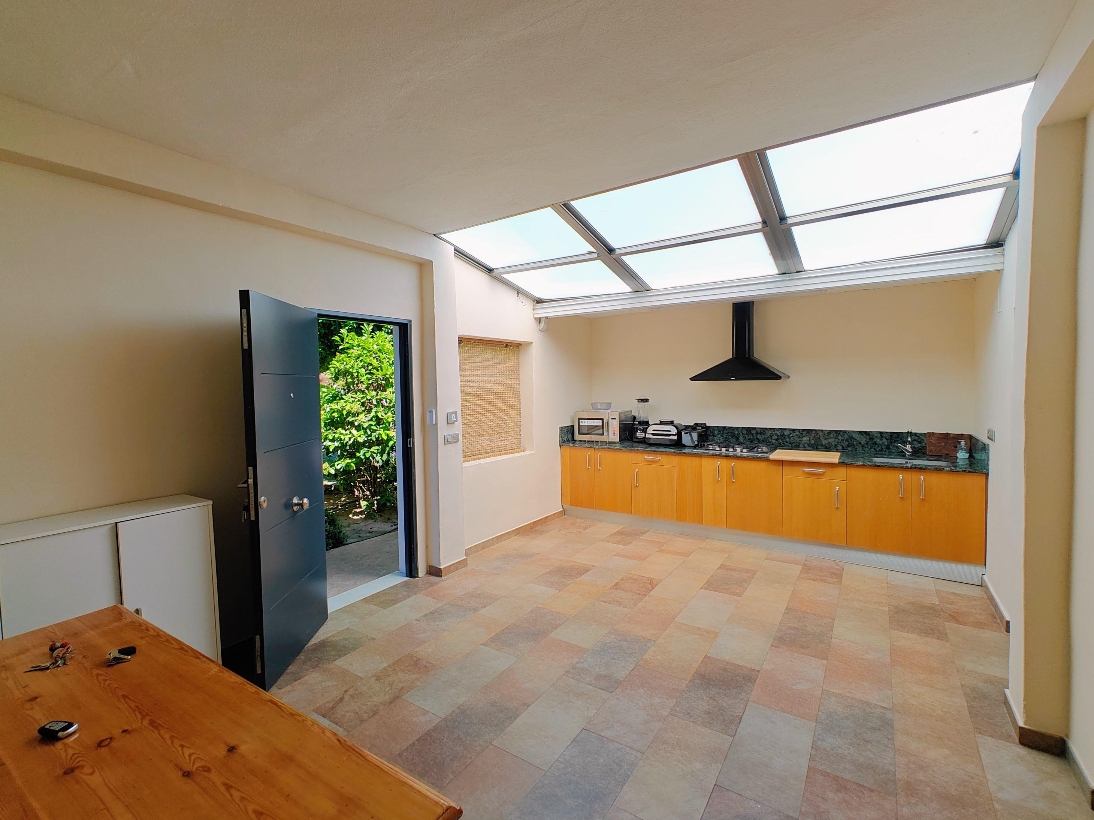 Chalet en venta en Elche con 6 dormitorios y piscina