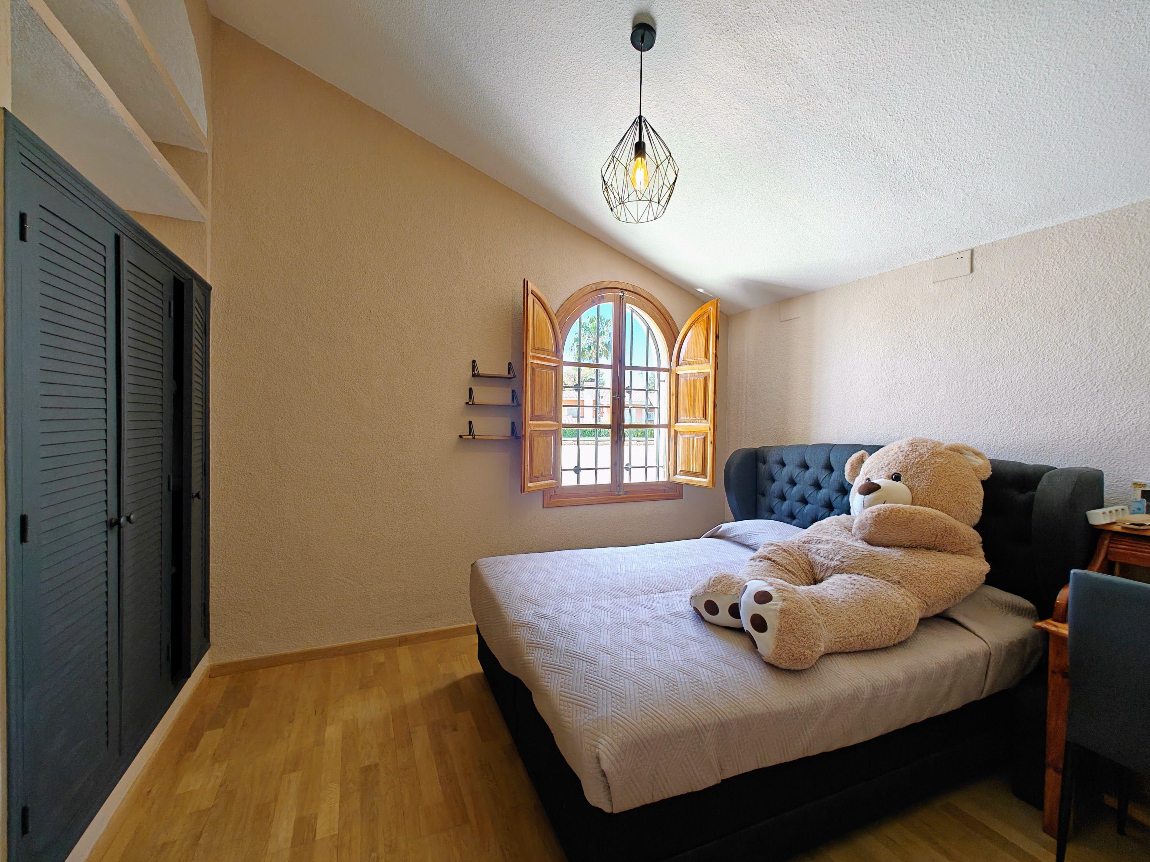 Chalet en venta en Elche con 6 dormitorios y piscina