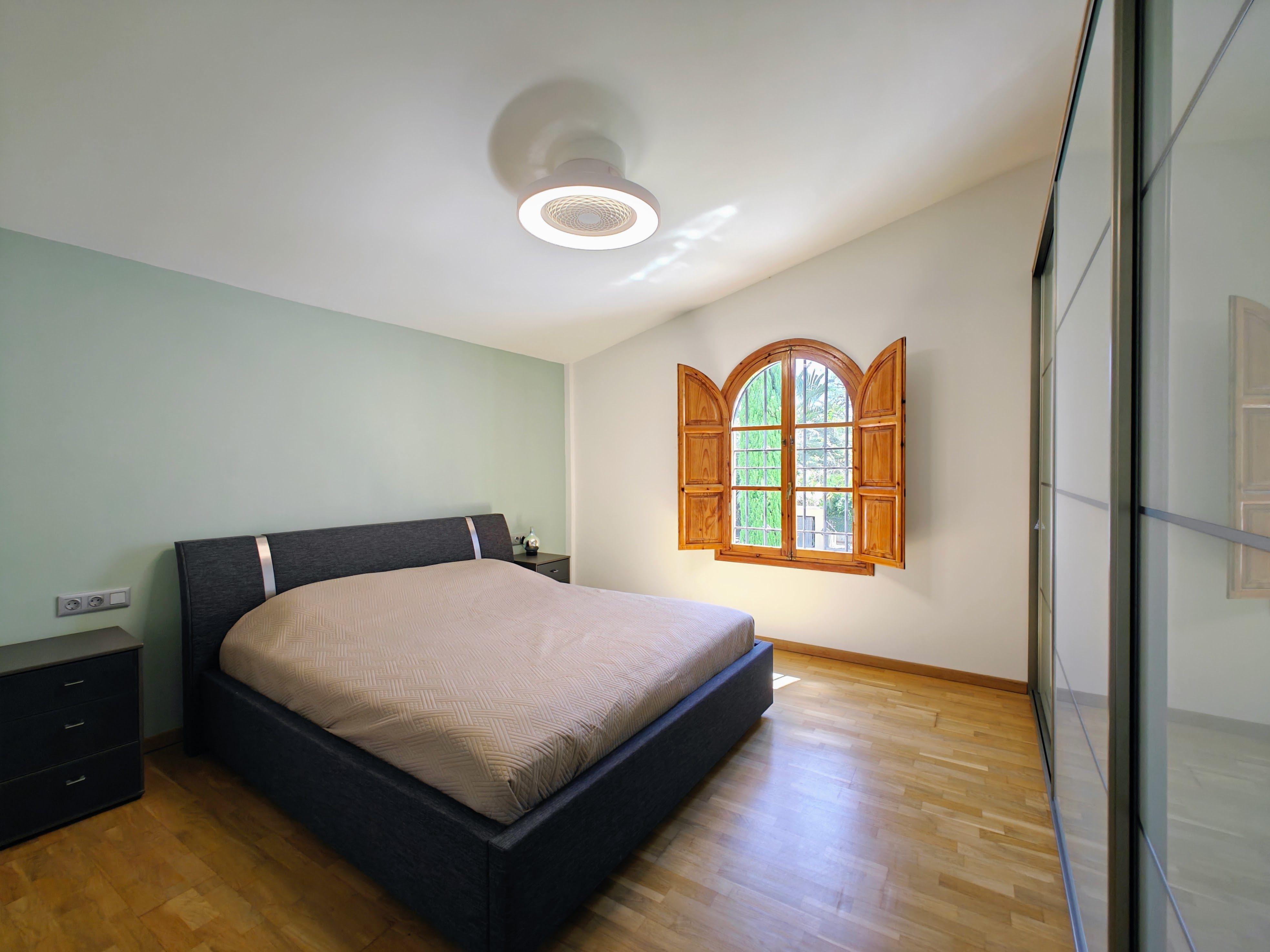 Chalet en venta en Elche con 6 dormitorios y piscina