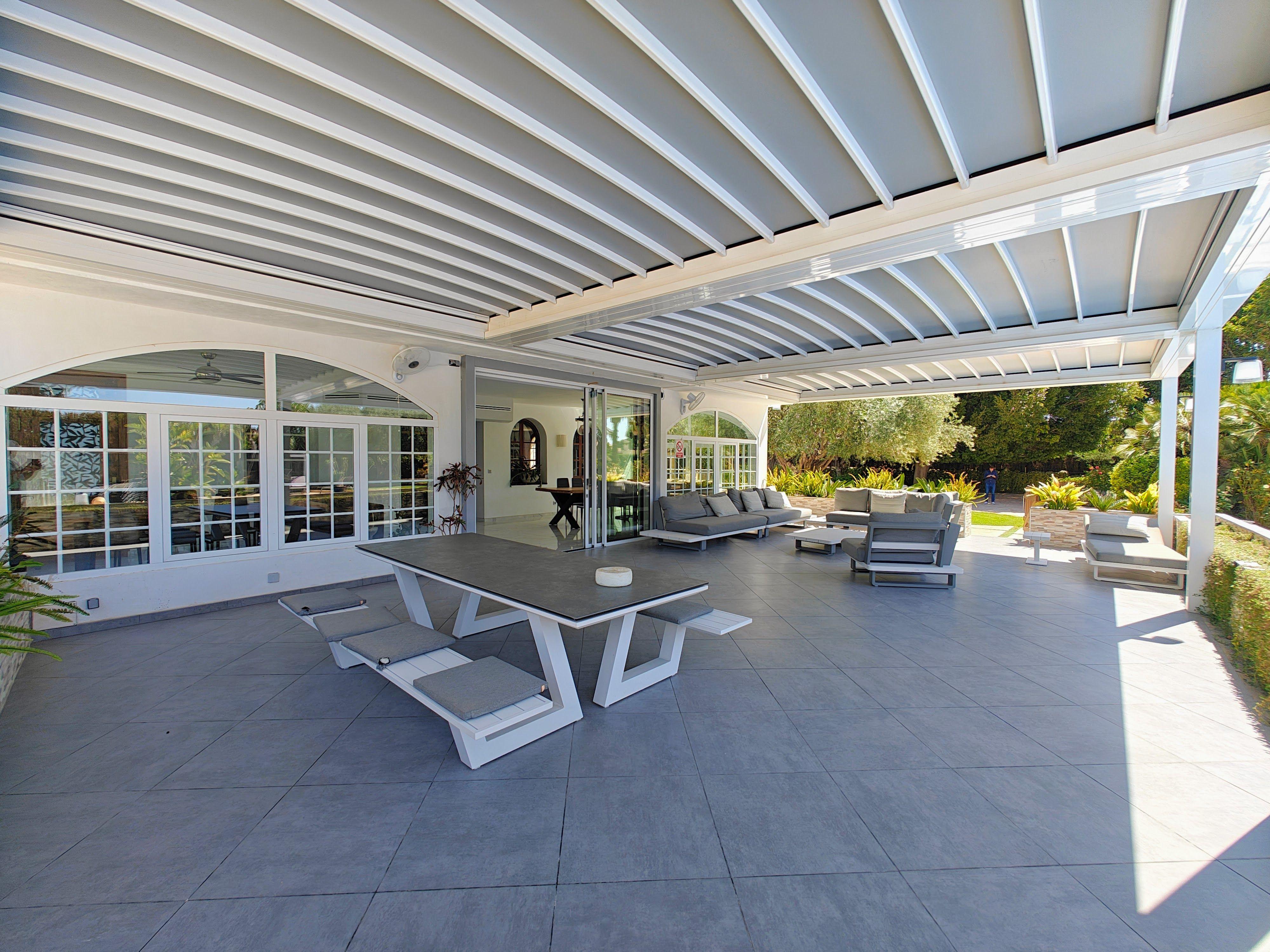 Chalet en venta en Elche con 6 dormitorios y piscina