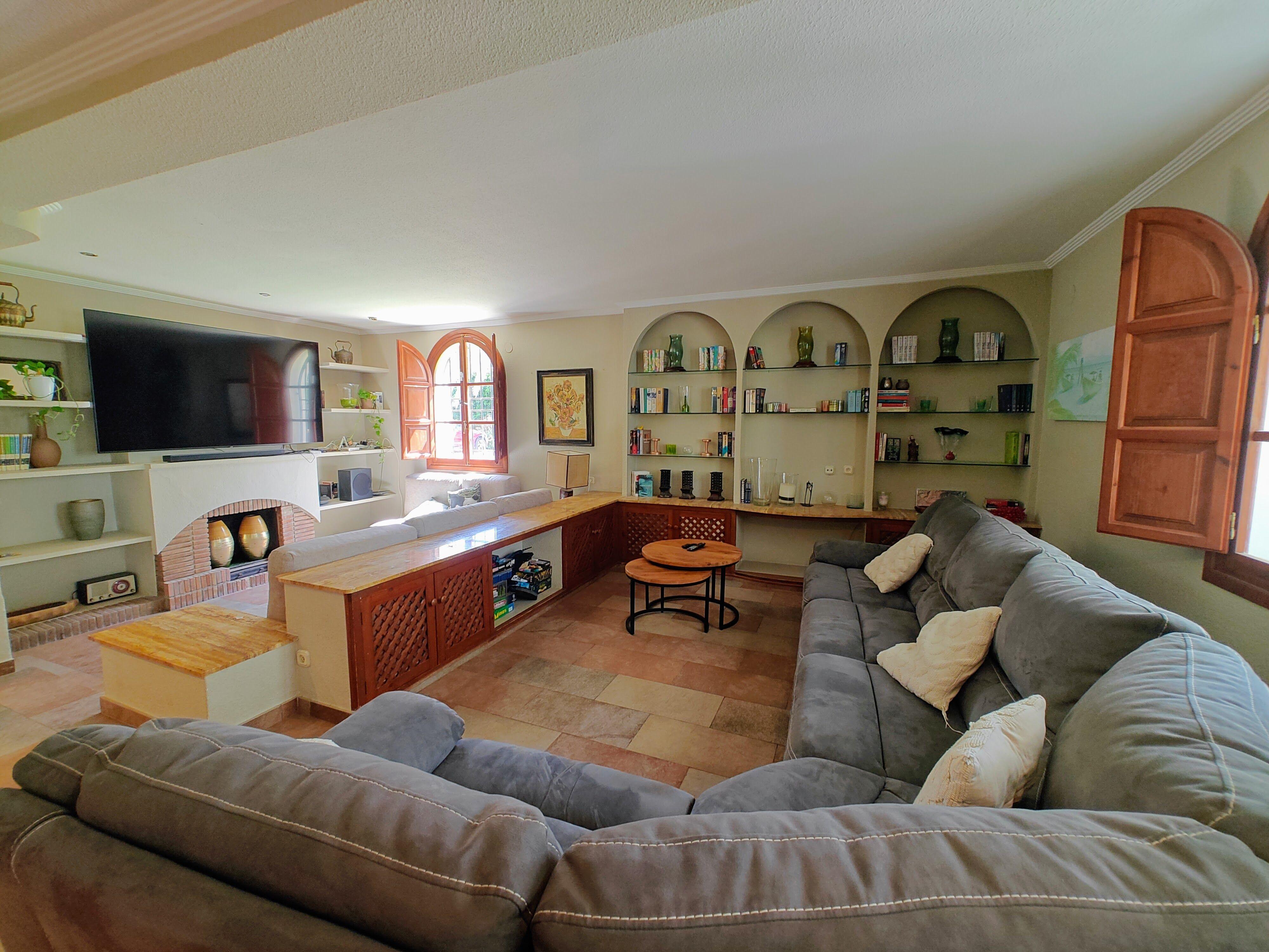 Chalet en venta en Elche con 6 dormitorios y piscina