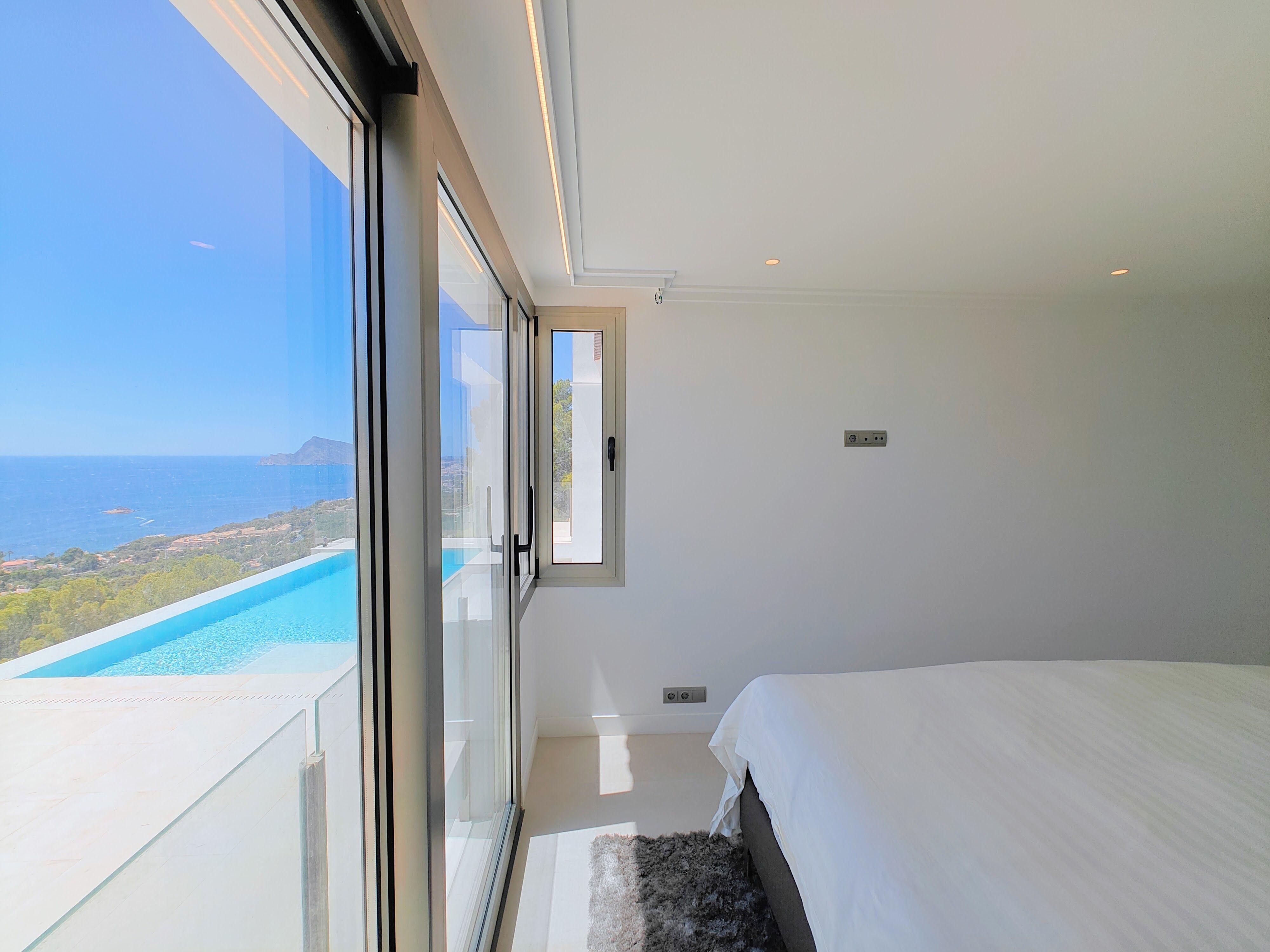 Chalet à vendre à Sierra de Altea avec piscine à débordement.