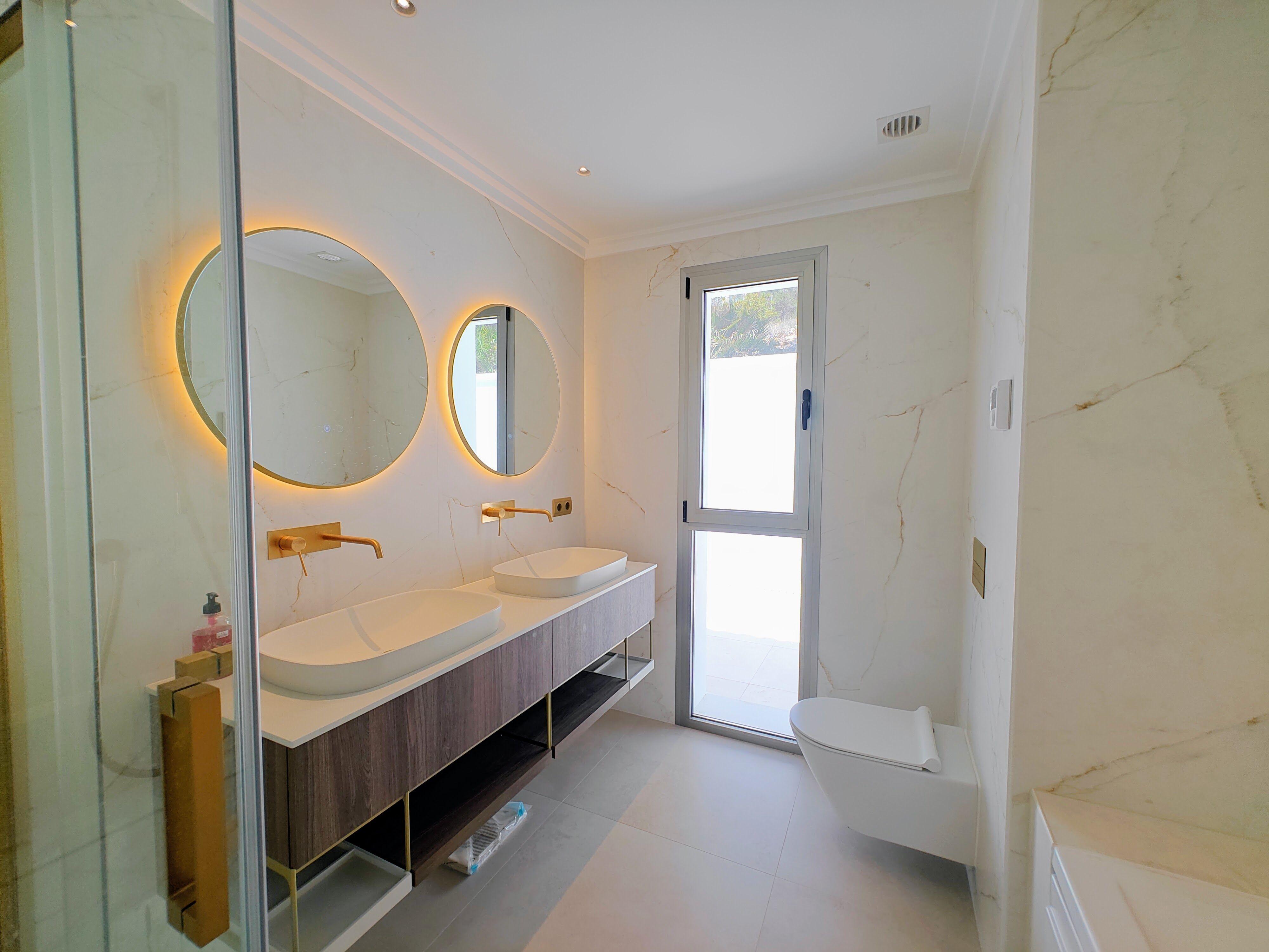Chalet à vendre à Sierra de Altea avec piscine à débordement.