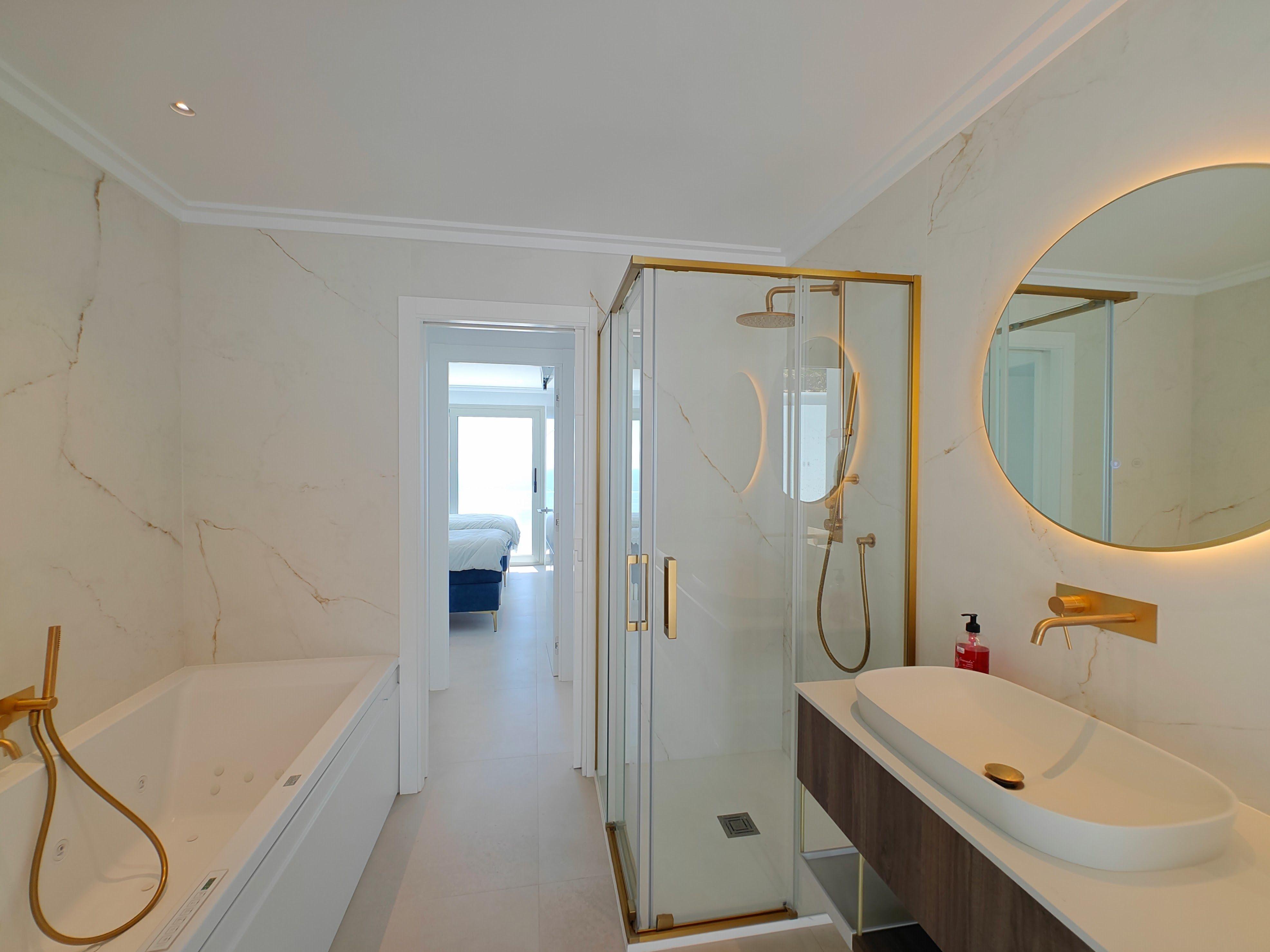 Chalet à vendre à Sierra de Altea avec piscine à débordement.