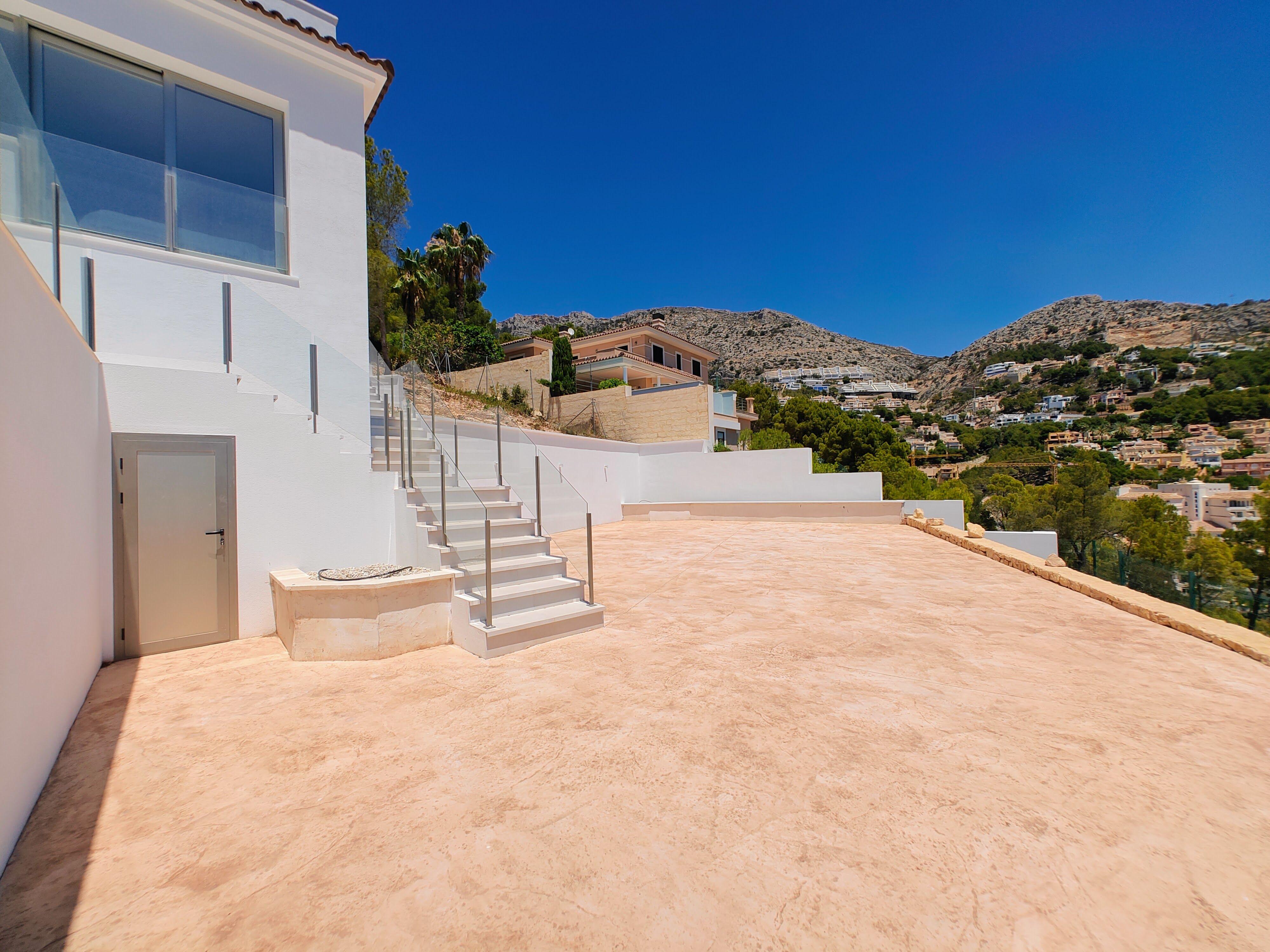 Chalet à vendre à Sierra de Altea avec piscine à débordement.