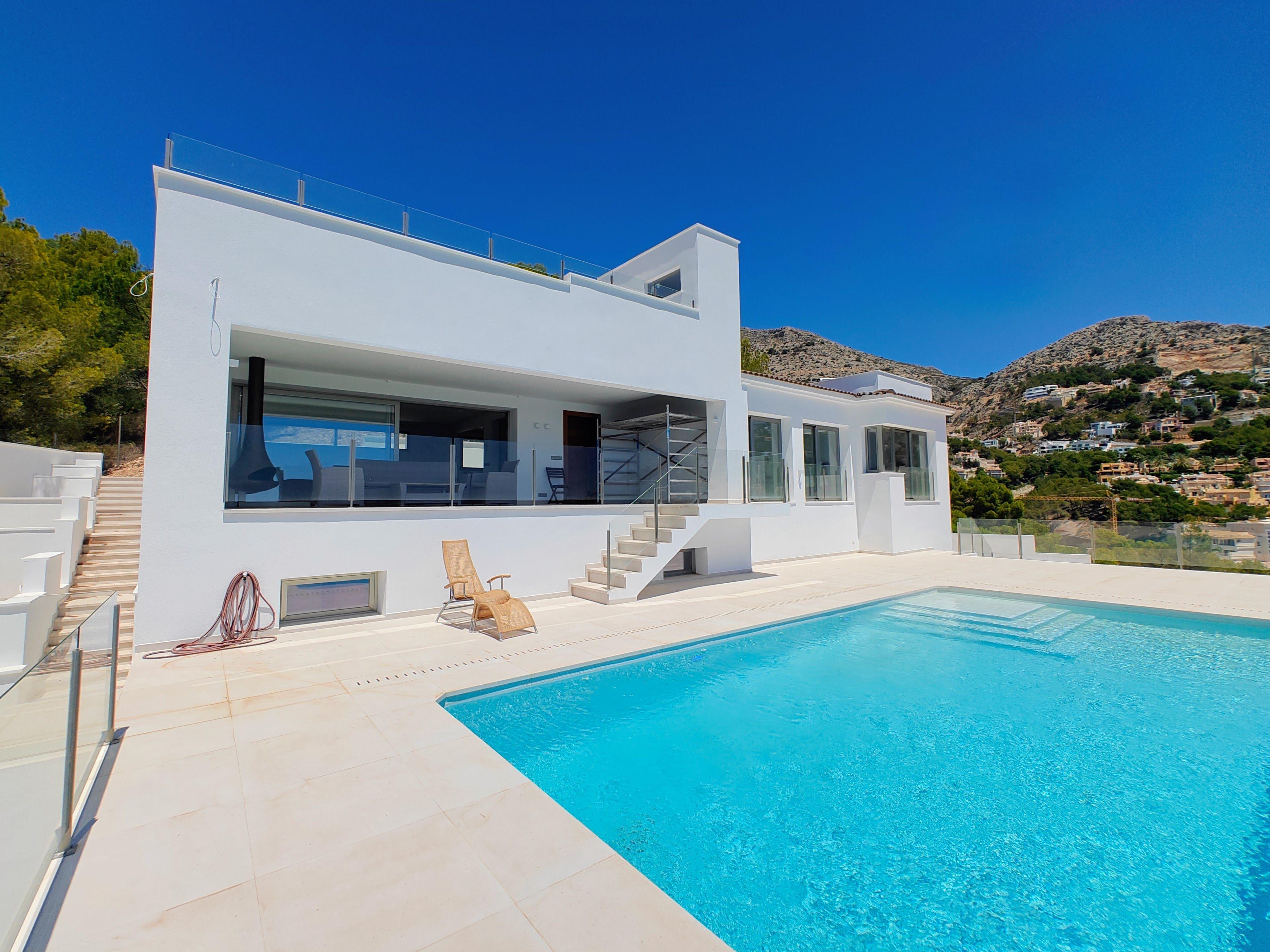 Chalet à vendre à Sierra de Altea avec piscine à débordement.