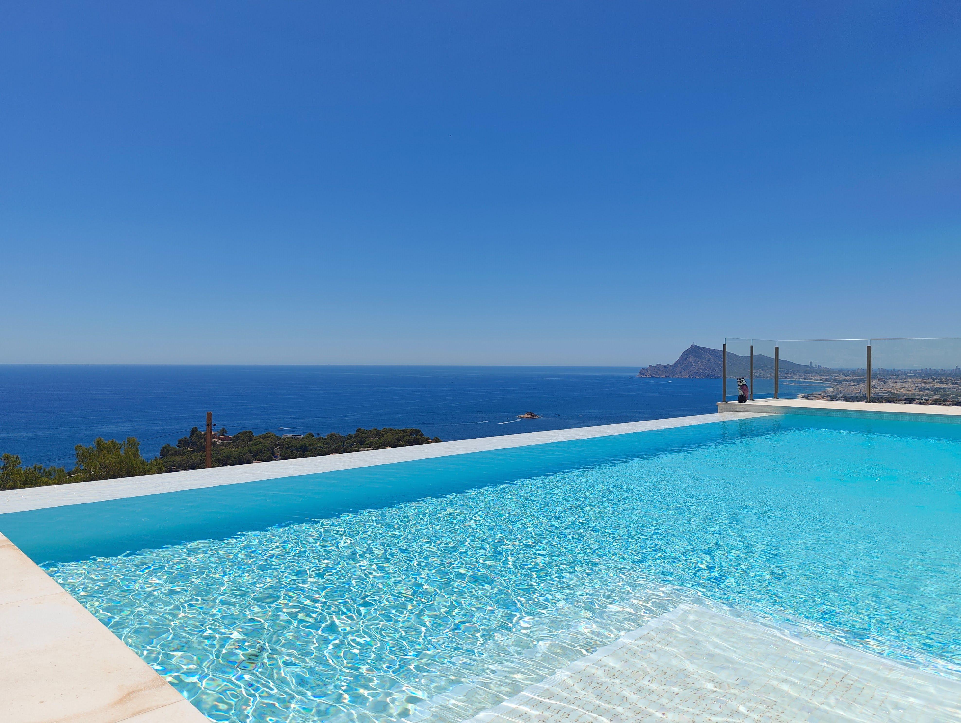 Chalet à vendre à Sierra de Altea avec piscine à débordement.