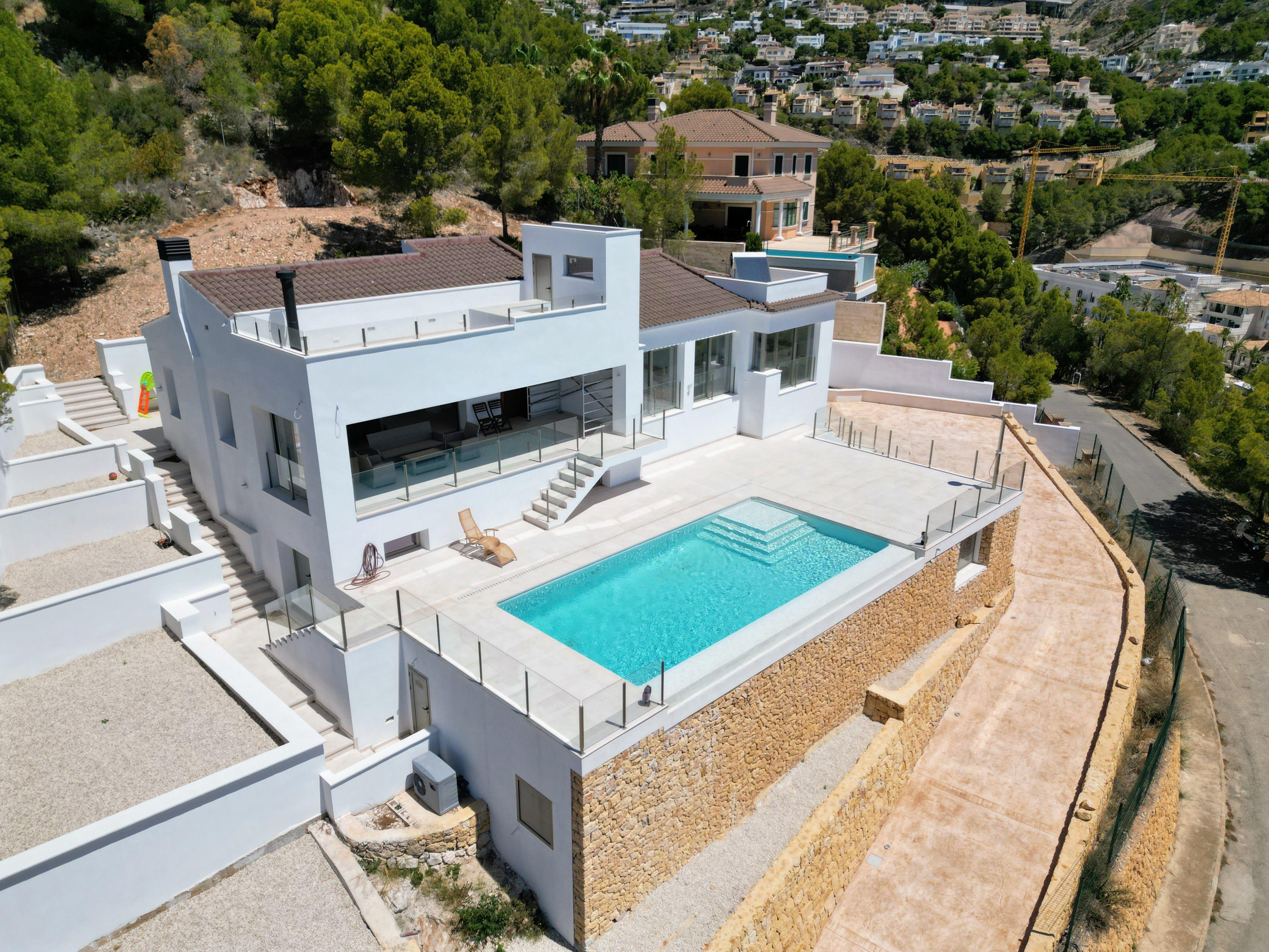 Chalet à vendre à Sierra de Altea avec piscine à débordement.