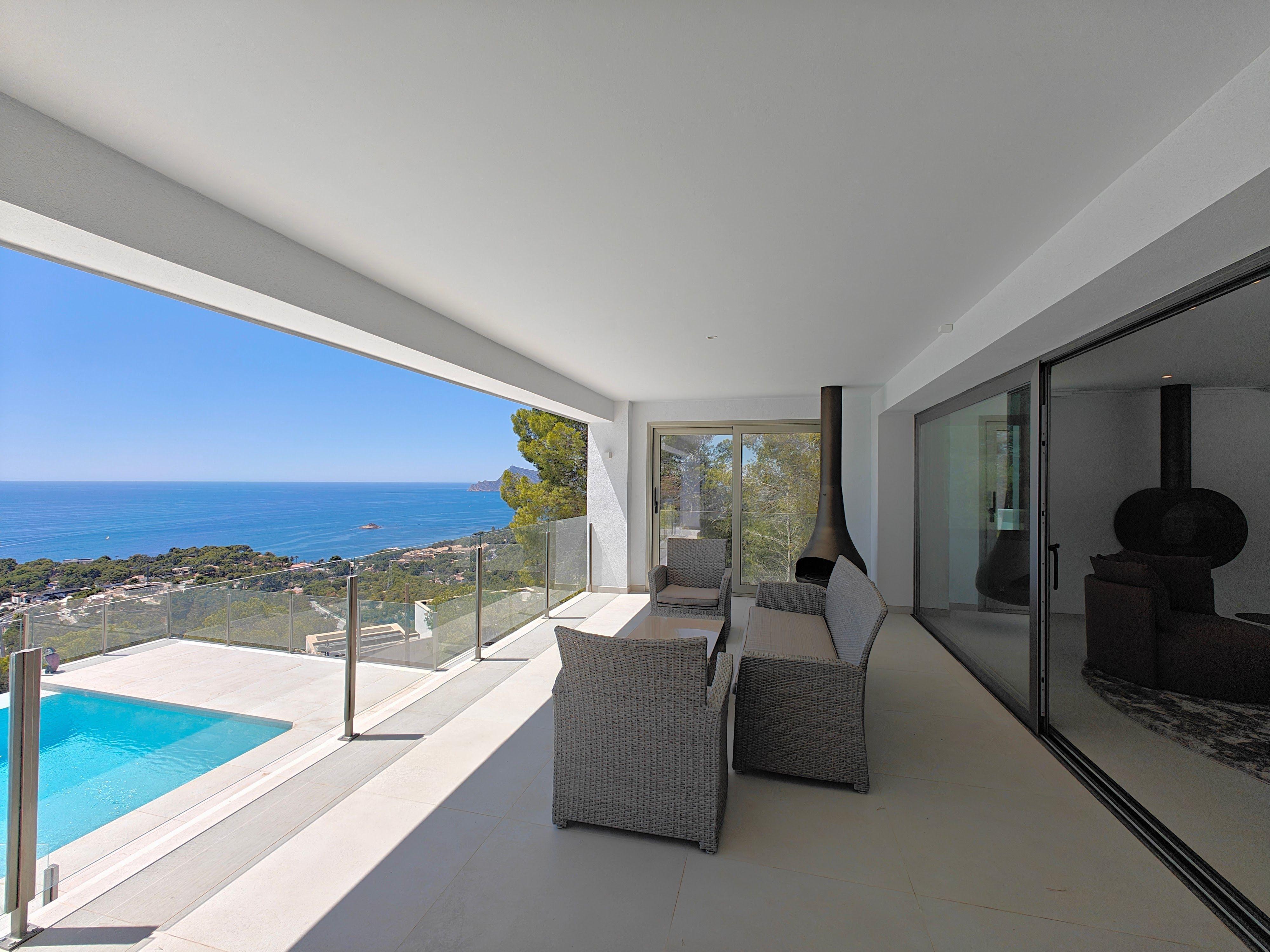 Chalet à vendre à Sierra de Altea avec piscine à débordement.