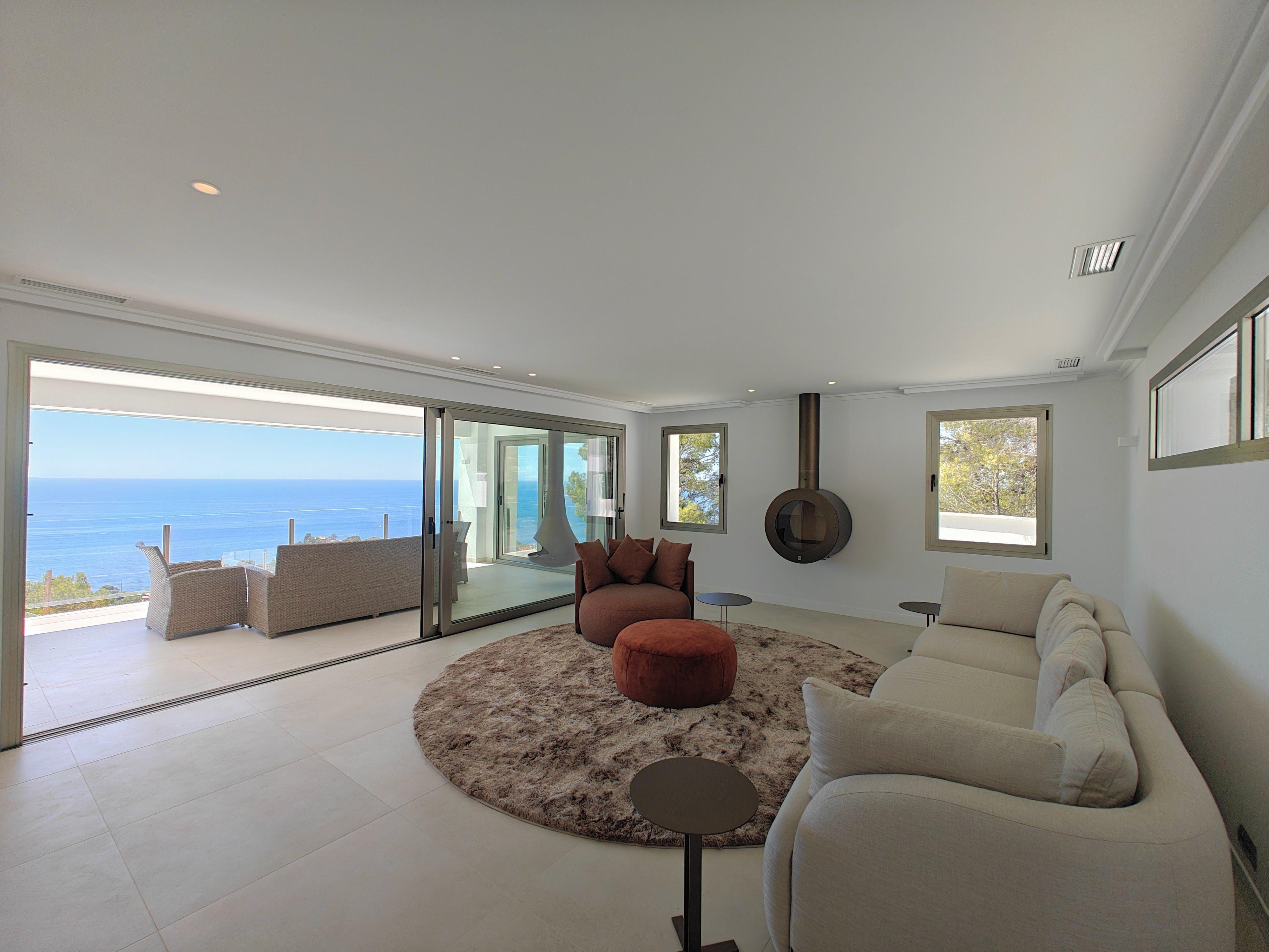 Chalet à vendre à Sierra de Altea avec piscine à débordement.