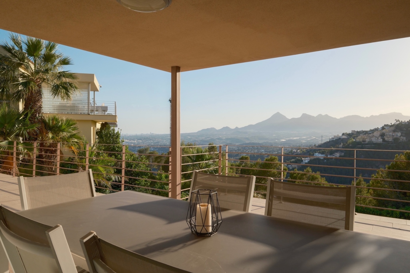 Villa avec vue sur les montagnes à Altea Hills – intimité, nature et art de vivre méditerranéen sur la Costa Blanca