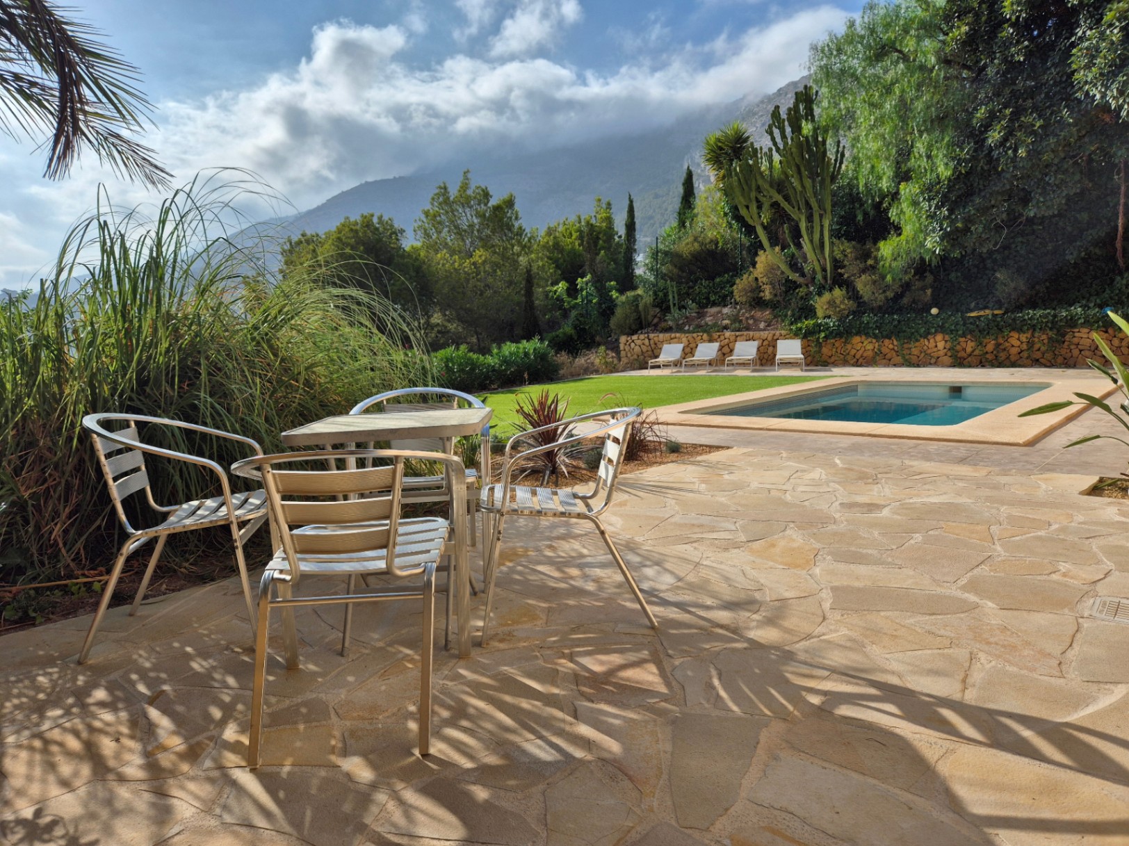 Villa avec vue sur les montagnes à Altea Hills – intimité, nature et art de vivre méditerranéen sur la Costa Blanca