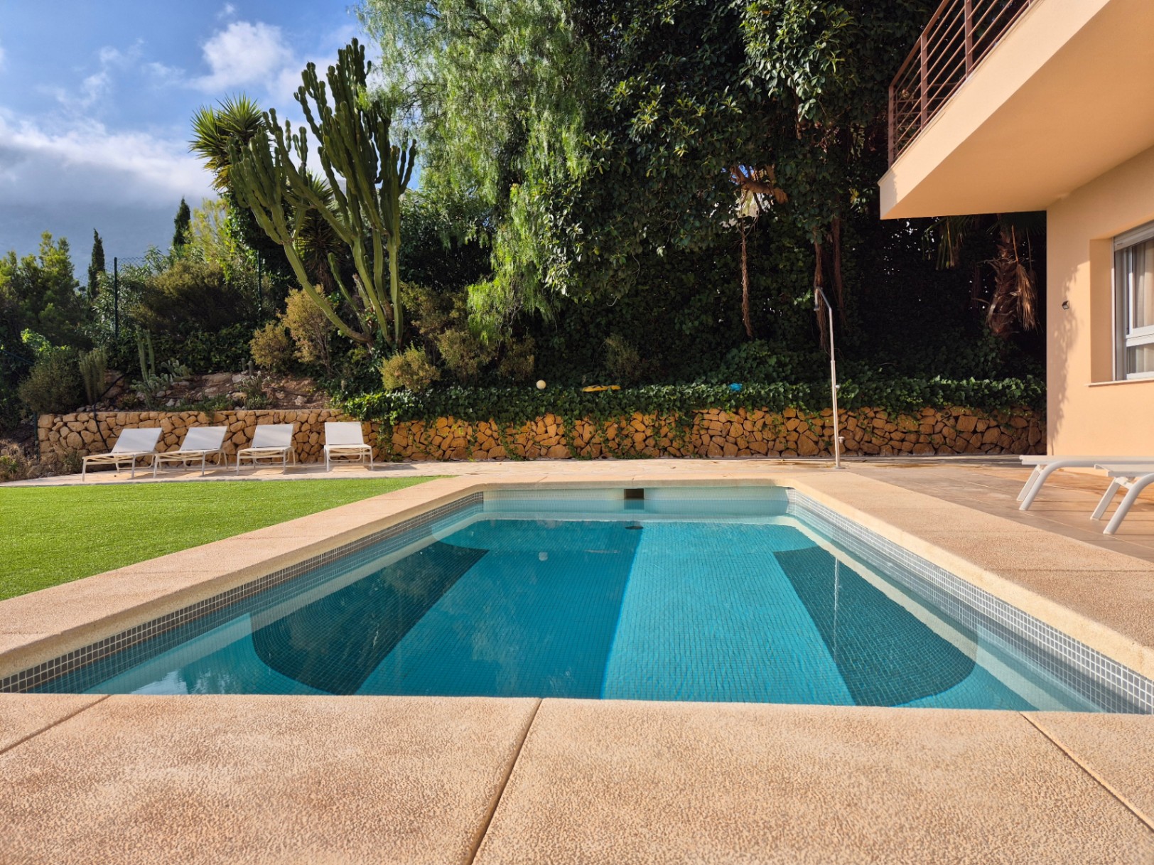 Villa avec vue sur les montagnes à Altea Hills – intimité, nature et art de vivre méditerranéen sur la Costa Blanca