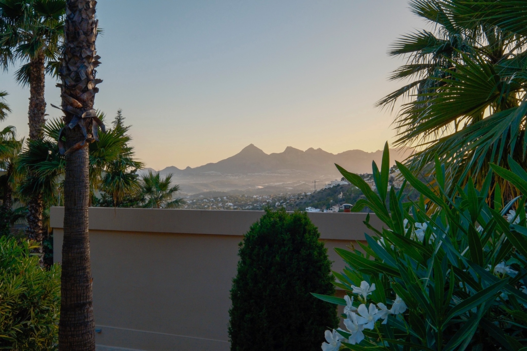 Villa avec vue sur les montagnes à Altea Hills – intimité, nature et art de vivre méditerranéen sur la Costa Blanca