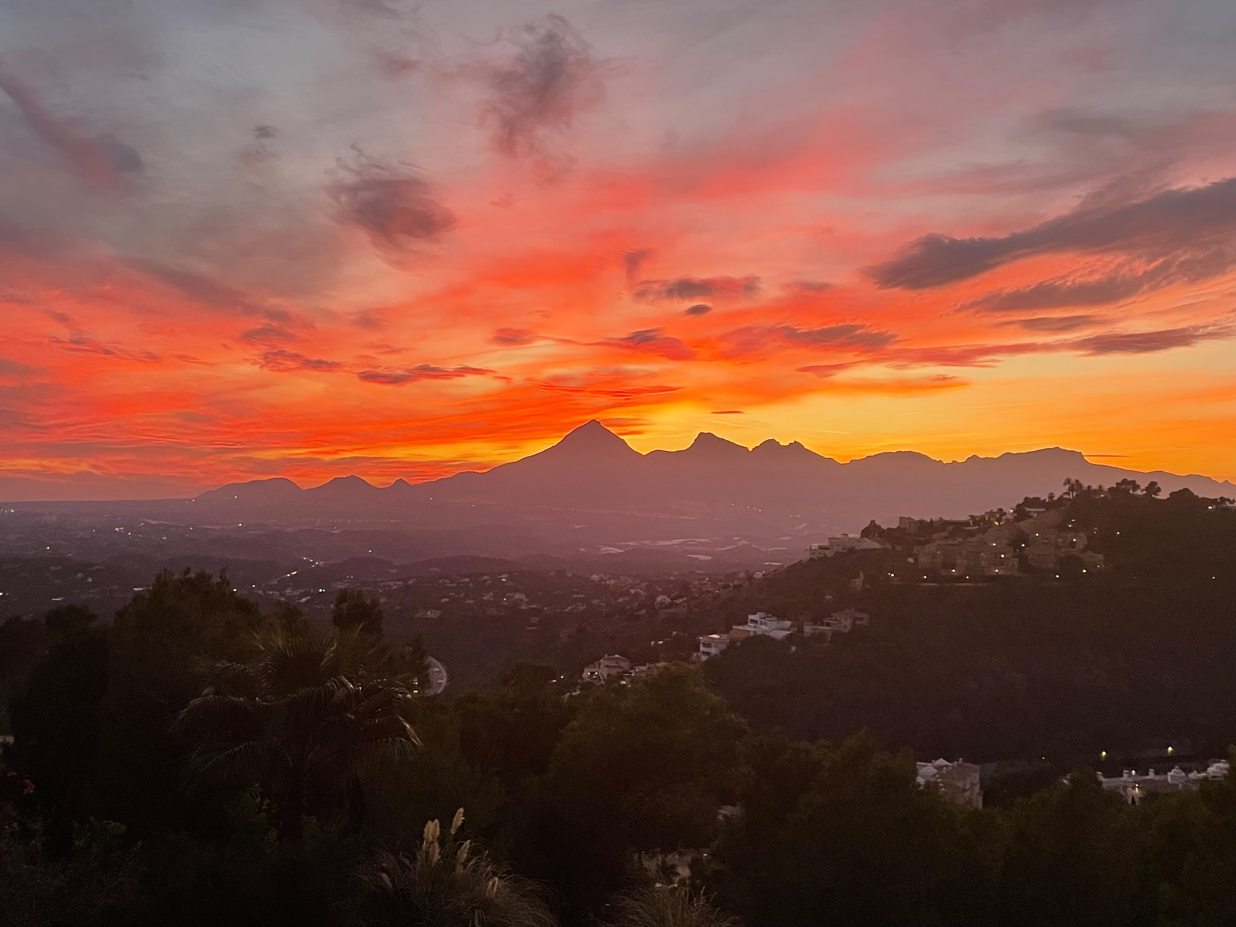 Villa avec vue sur les montagnes à Altea Hills – intimité, nature et art de vivre méditerranéen sur la Costa Blanca